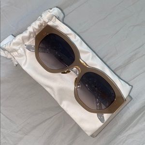 DEZI CHARGE IT SUNGLASSES “NAKED PEARL/SMOKE FADE”